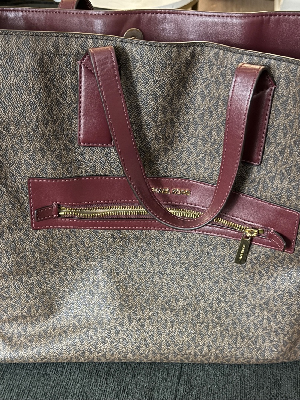 Michael Kors Kenly Large Burgundy Trim Signature Tote Bag